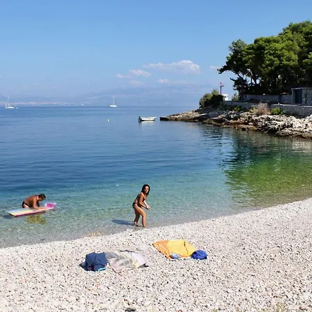 Triple Gornje Selo 5170e Guest house Grohote