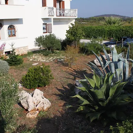 Triple Gornje Selo 5170e Guest house